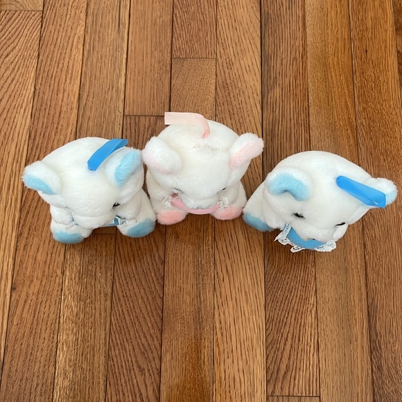 Set of Three (3) Vintage White Teddy Bears Holding Heart-Shaped Pillows - Picture 3 of 10